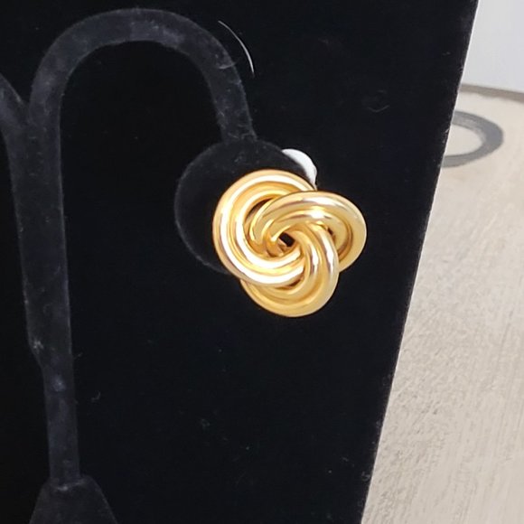 Erwin Pearl Knot Earrings - Picture 6 of 9